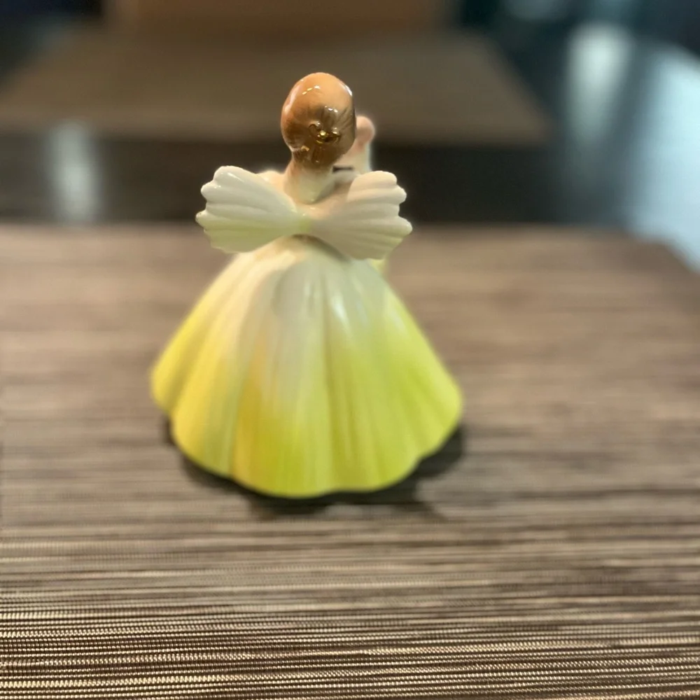Josef Original 13 year Angel on Telephone Yellow and Green Dress!